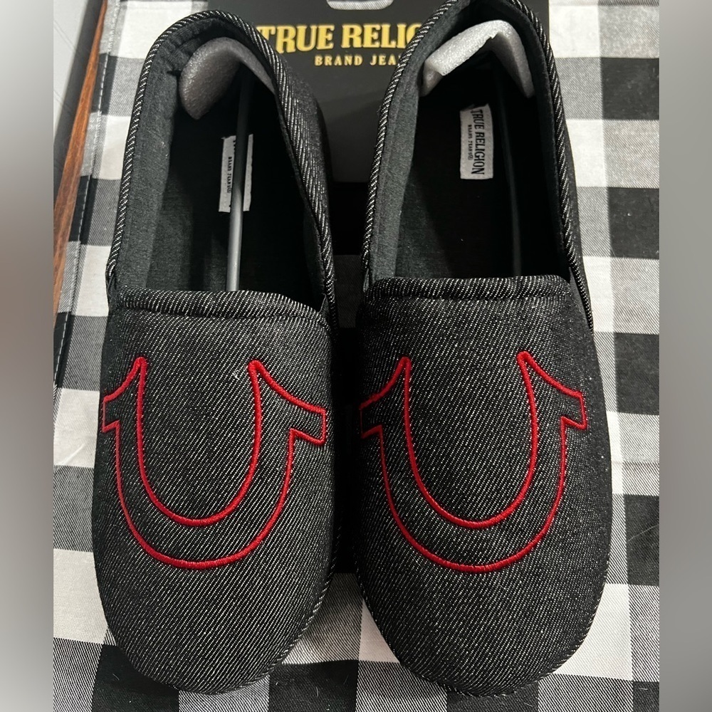NWT-True Religion Men’s Slip-on Slippers